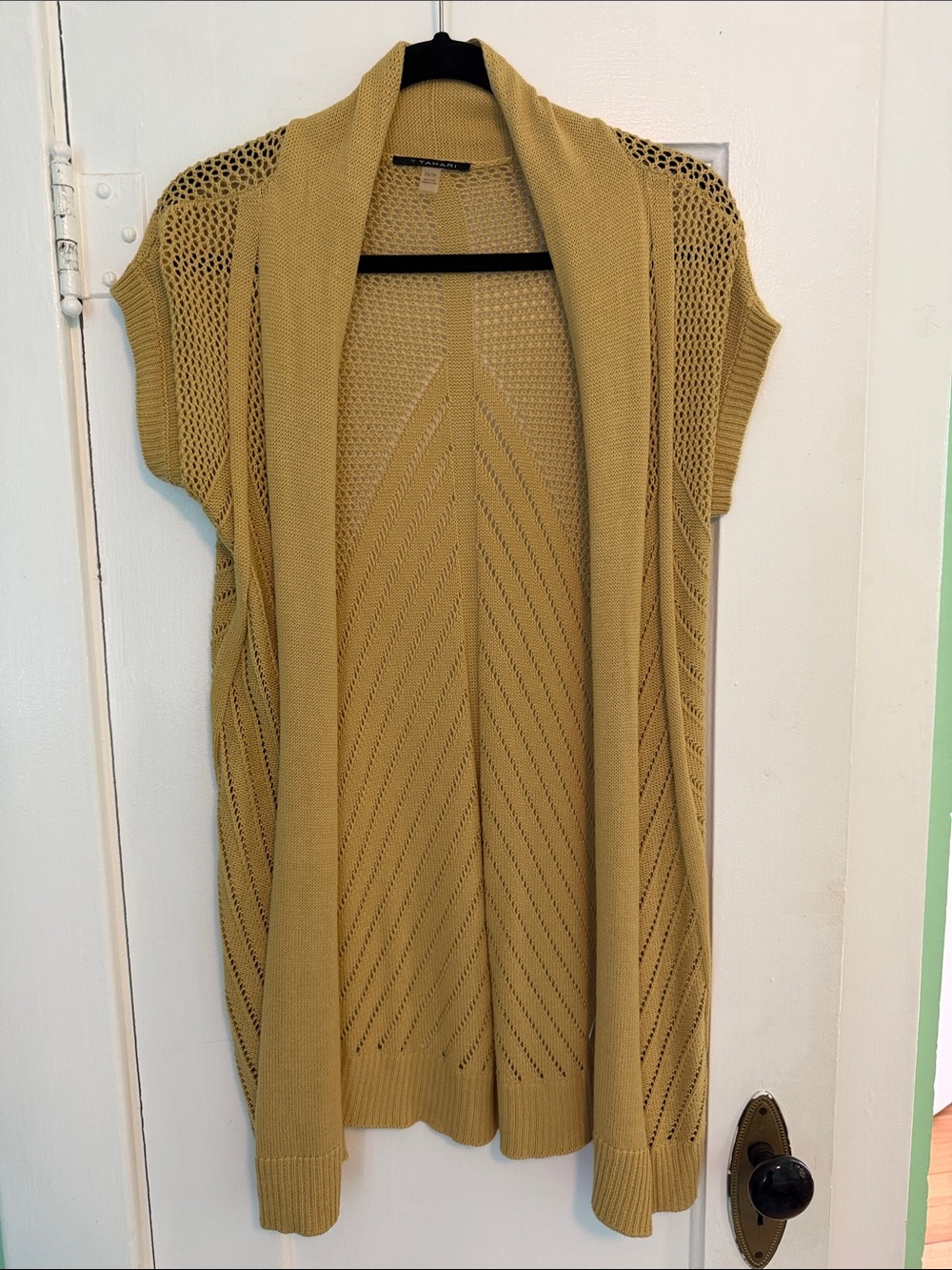 T Tahari Mustard Open-Front Short-Sleeve Knit Draped Vest